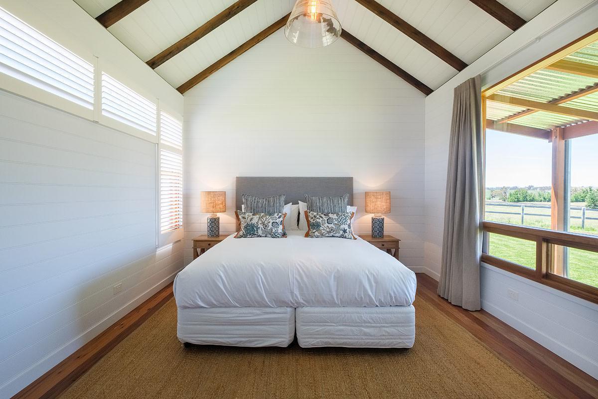 Goonoo Goonoo Station 호텔 탬워스 외부 사진 A bedroom at the Lodge at the Hunter Valley